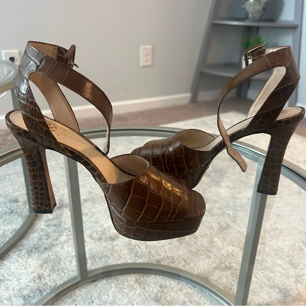 VINCE CAMUTO Women's Kortinta Croc-Embossed Platform High-Heel NWOT size 7.5